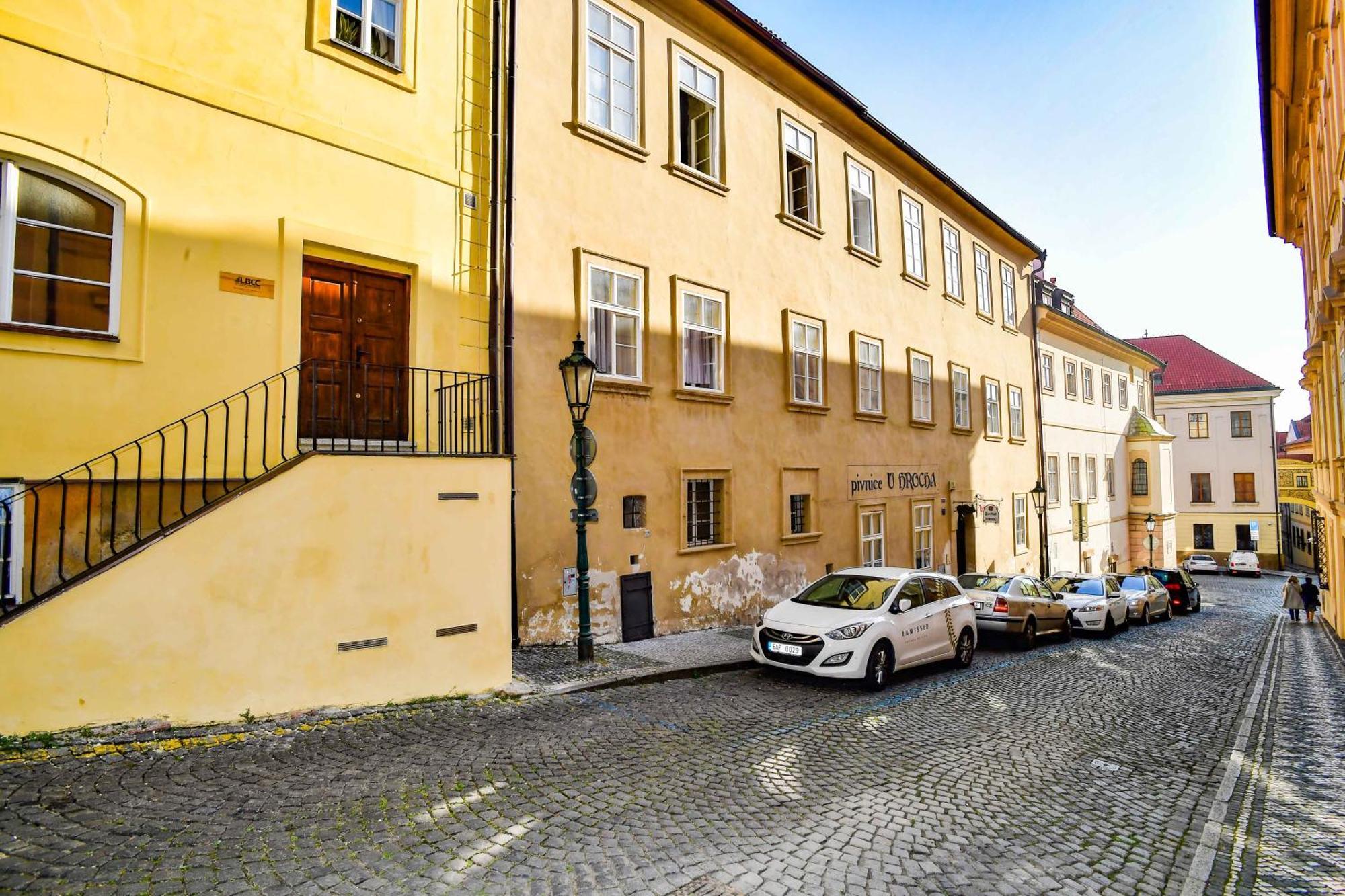 Romantic Apartment Under The Prague Castle Экстерьер фото