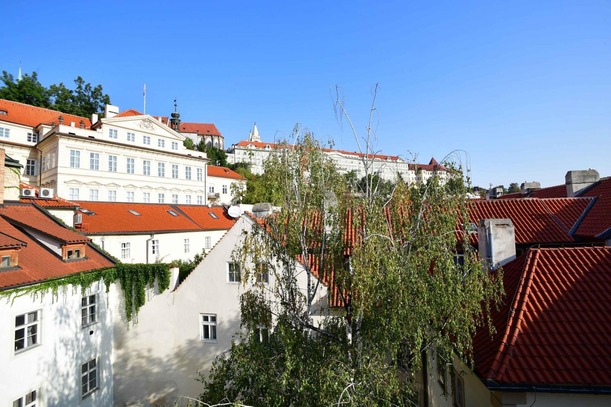 Romantic Apartment Under The Prague Castle Экстерьер фото